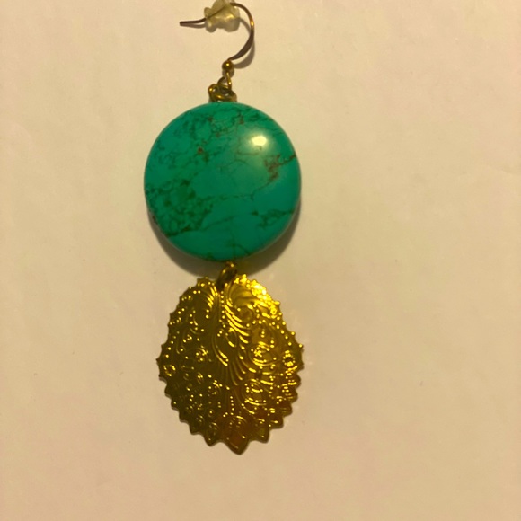 Vintage statement mismatched earrings. - Picture 2 of 3